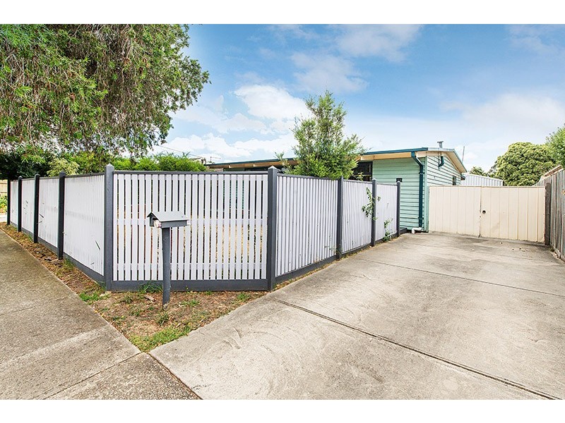 64 Circle Drive North, Cranbourne VIC 3977