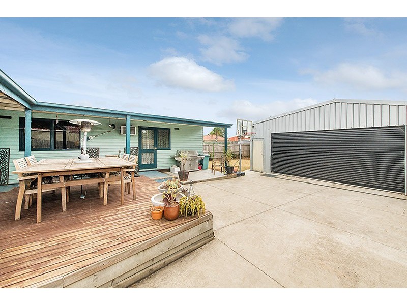 64 Circle Drive North, Cranbourne VIC 3977