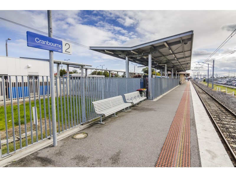 64 Circle Drive North, Cranbourne VIC 3977