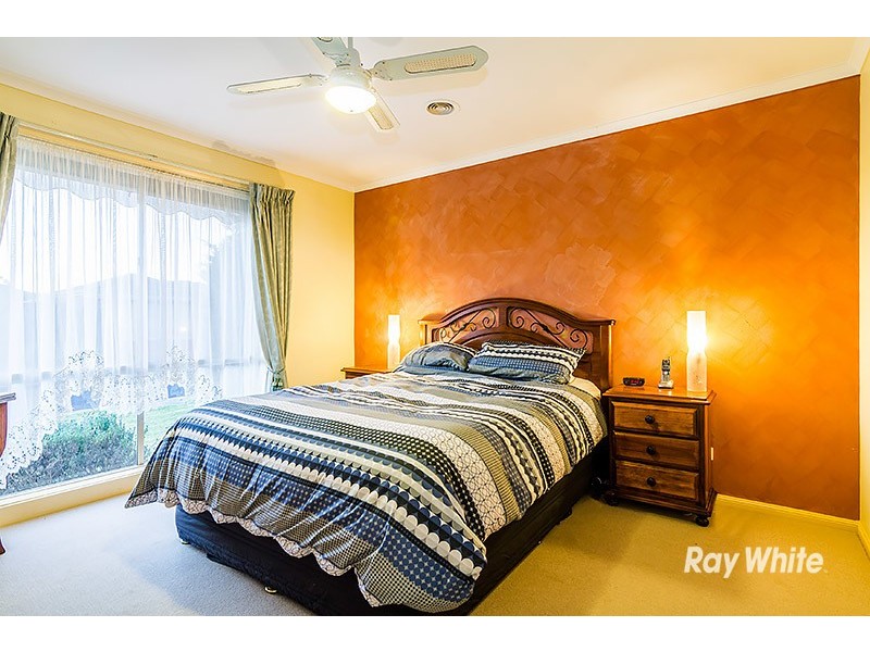 10 Connor Mews, Cranbourne East VIC 3977