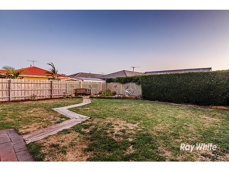 10 Connor Mews, Cranbourne East VIC 3977