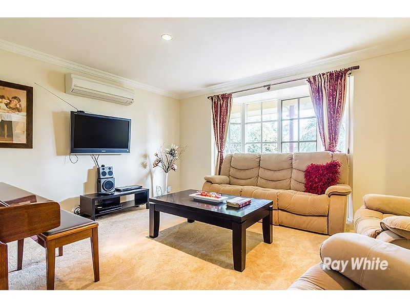 12 Dean Court, Cranbourne West VIC 3977