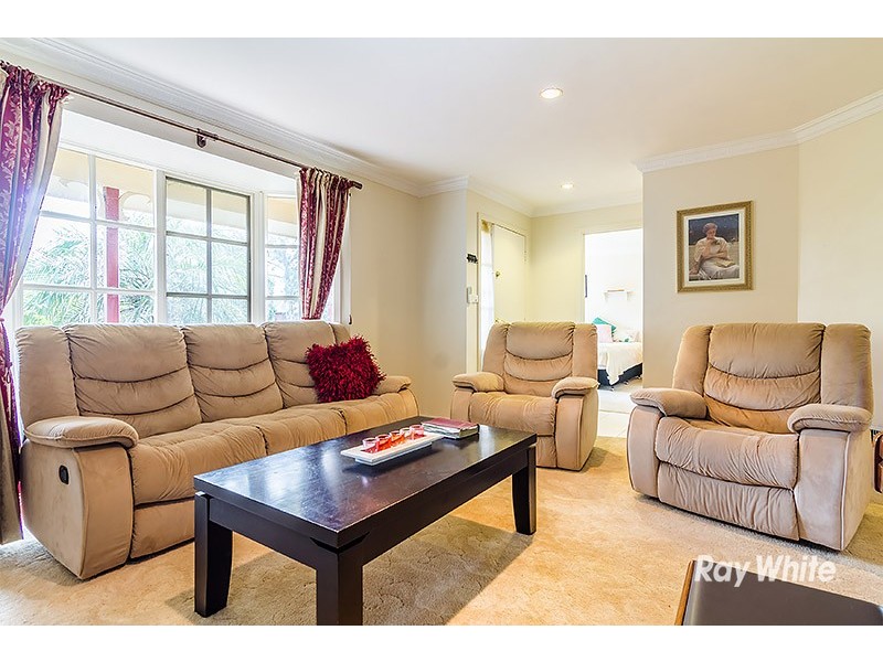 12 Dean Court, Cranbourne West VIC 3977