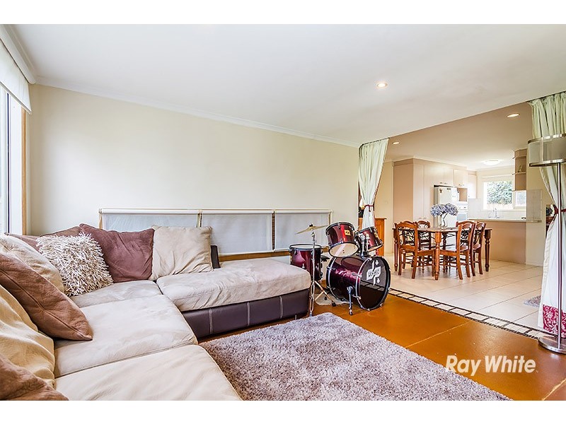 12 Dean Court, Cranbourne West VIC 3977