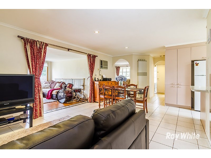 12 Dean Court, Cranbourne West VIC 3977