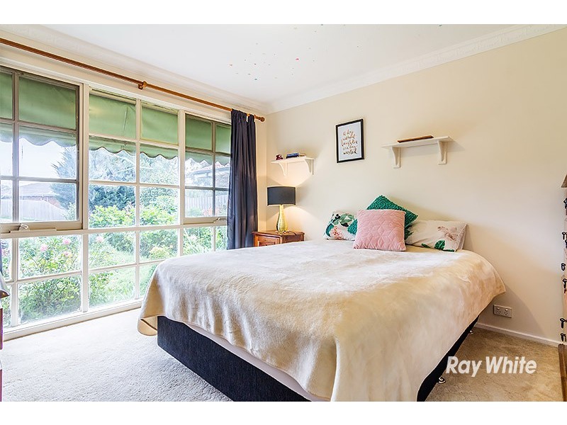 12 Dean Court, Cranbourne West VIC 3977