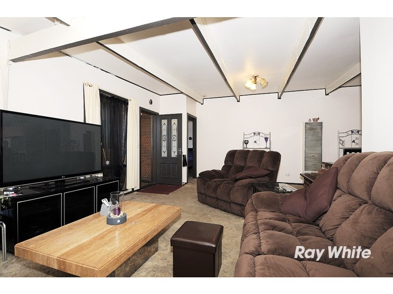 16 Fenfield Street, Cranbourne VIC 3977