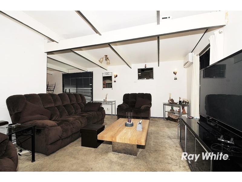 16 Fenfield Street, Cranbourne VIC 3977