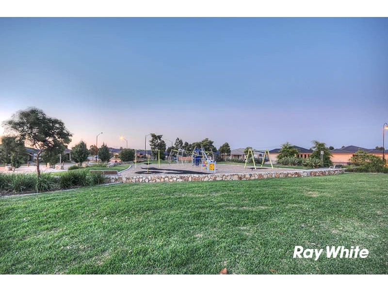 20 Flash Dan Drive, Cranbourne East VIC 3977