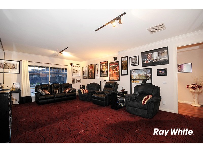 20 Flash Dan Drive, Cranbourne East VIC 3977