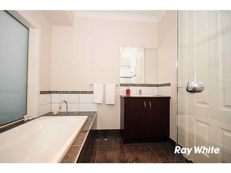 20 Flash Dan Drive, Cranbourne East VIC 3977