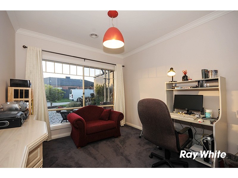 20 Flash Dan Drive, Cranbourne East VIC 3977