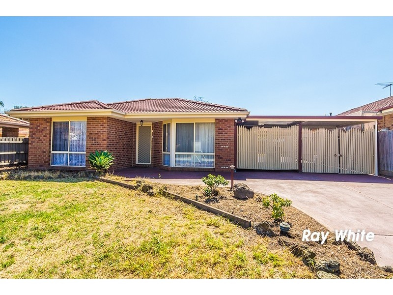 38 Frances Crescent, Cranbourne North VIC 3977
