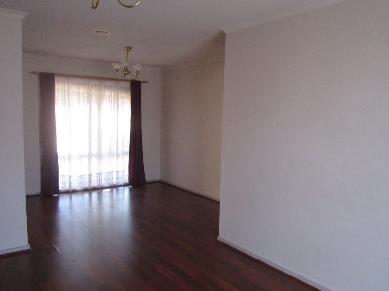 38 Frances Crescent, Cranbourne North VIC 3977