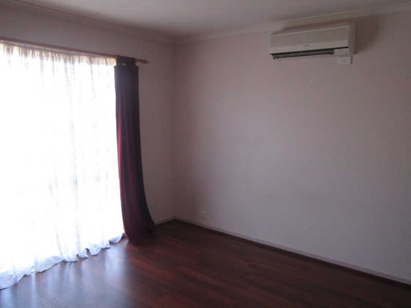 38 Frances Crescent, Cranbourne North VIC 3977