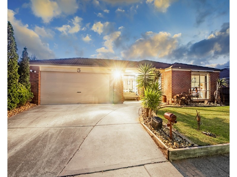 5 Geebung Road, Cranbourne West VIC 3977