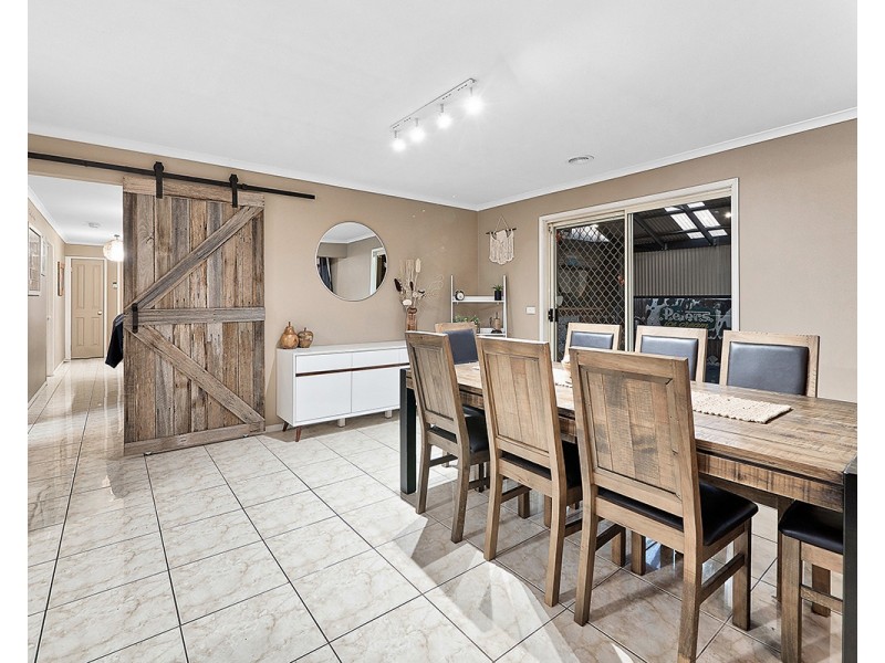 5 Geebung Road, Cranbourne West VIC 3977