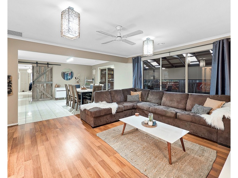 5 Geebung Road, Cranbourne West VIC 3977