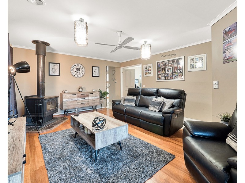 5 Geebung Road, Cranbourne West VIC 3977