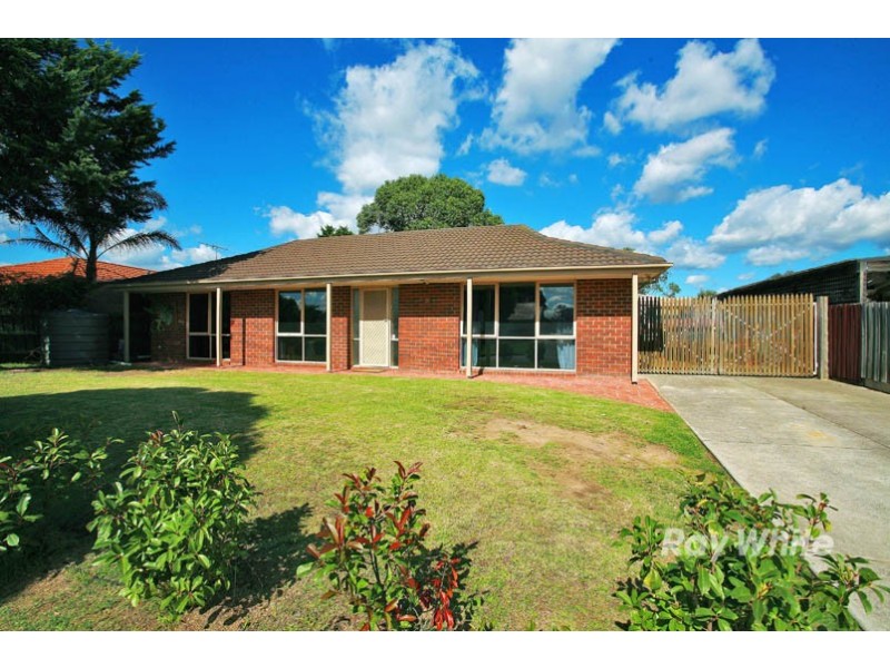 38 Gipps Crescent, Cranbourne North VIC 3977