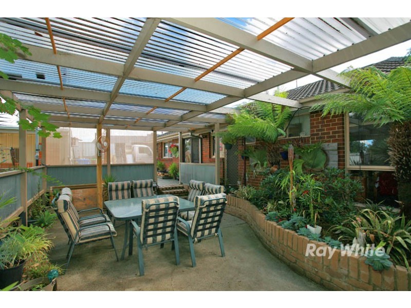 38 Gipps Crescent, Cranbourne North VIC 3977