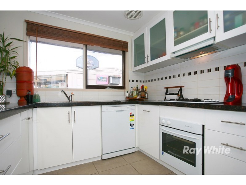 38 Gipps Crescent, Cranbourne North VIC 3977