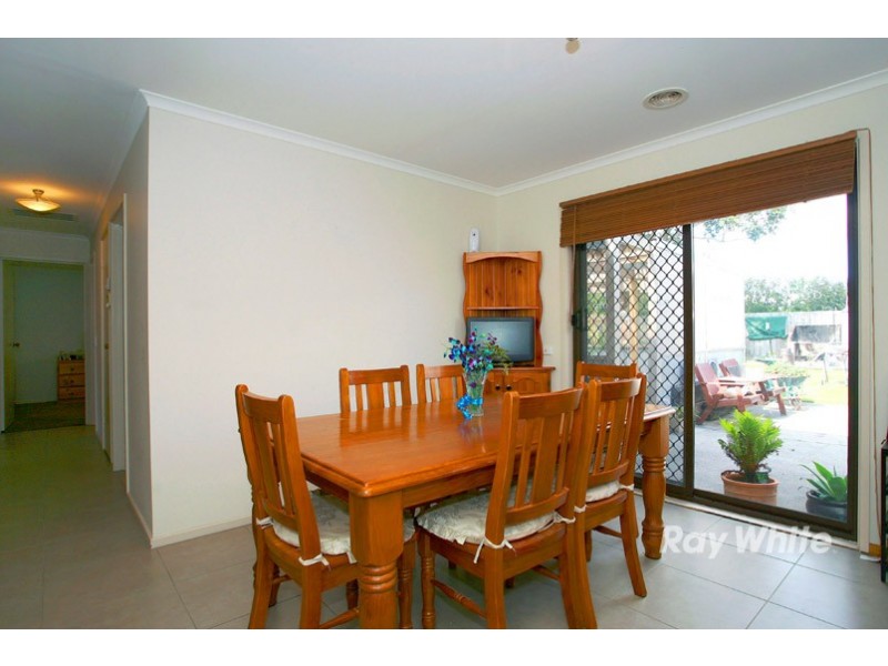 38 Gipps Crescent, Cranbourne North VIC 3977