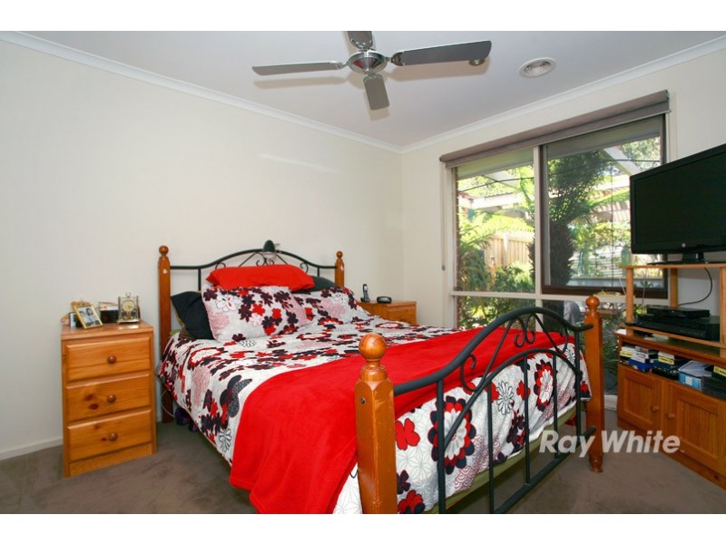 38 Gipps Crescent, Cranbourne North VIC 3977