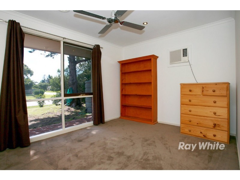 38 Gipps Crescent, Cranbourne North VIC 3977