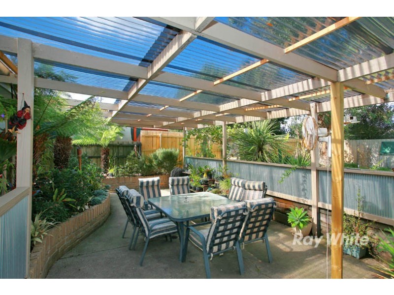 38 Gipps Crescent, Cranbourne North VIC 3977