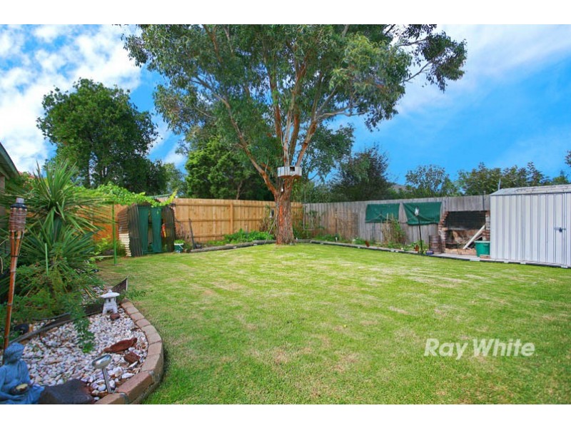 38 Gipps Crescent, Cranbourne North VIC 3977