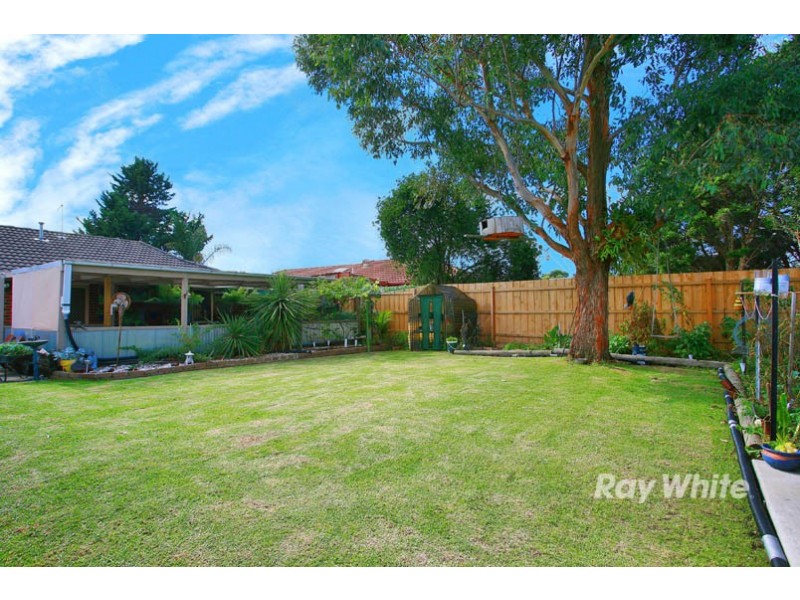 38 Gipps Crescent, Cranbourne North VIC 3977