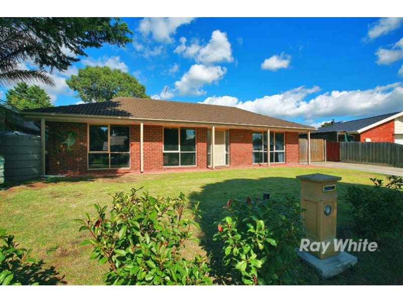 38 Gipps Crescent, Cranbourne North VIC 3977