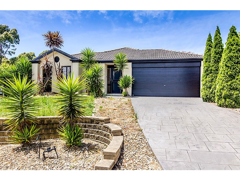 11 Glenshee Drive, Lynbrook VIC 3975