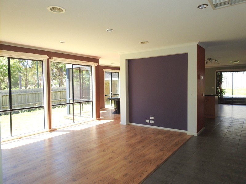 11 Glenshee Drive, Lynbrook VIC 3975