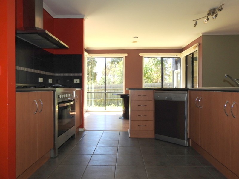 11 Glenshee Drive, Lynbrook VIC 3975