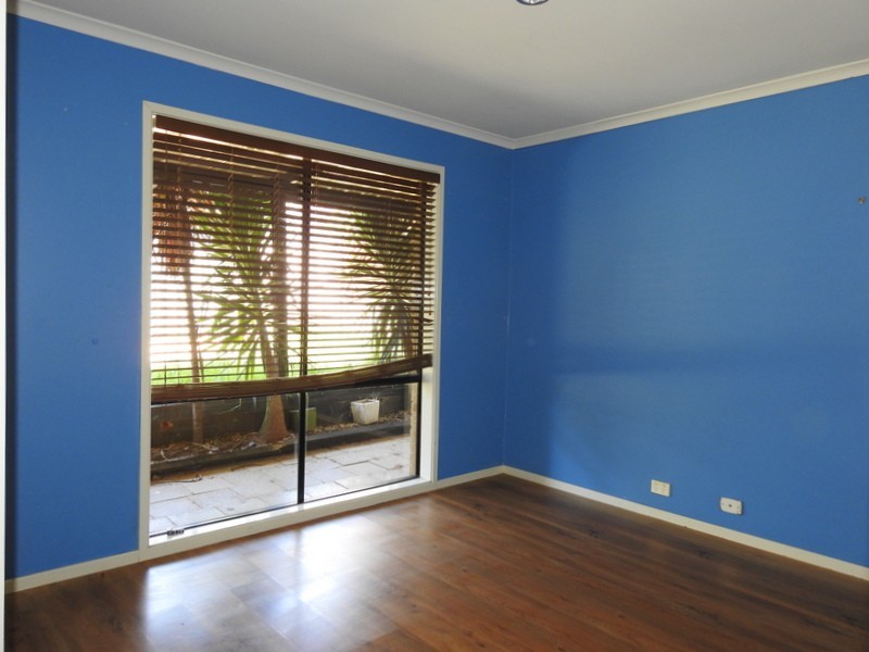 11 Glenshee Drive, Lynbrook VIC 3975