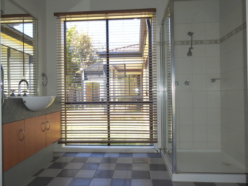 11 Glenshee Drive, Lynbrook VIC 3975