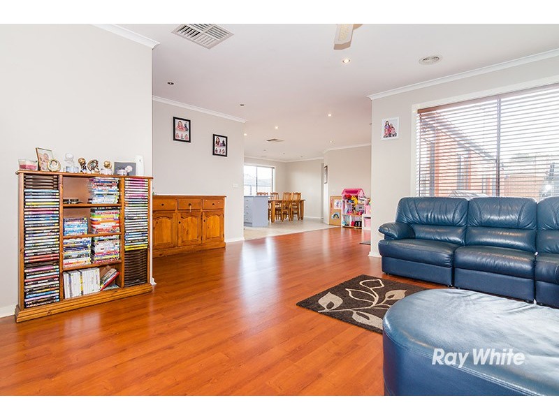 5 Gowrie Place, Cranbourne West VIC 3977