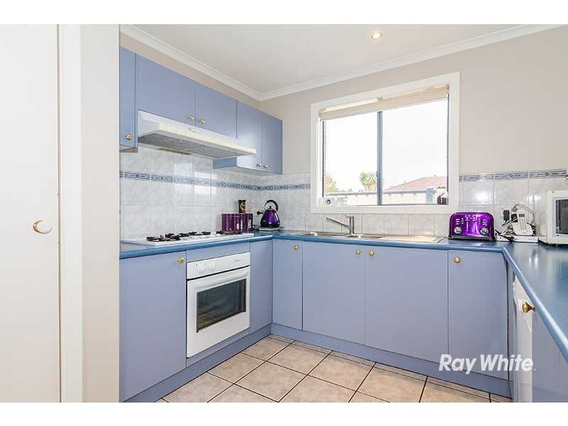 5 Gowrie Place, Cranbourne West VIC 3977