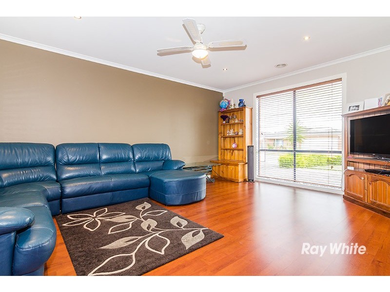 5 Gowrie Place, Cranbourne West VIC 3977