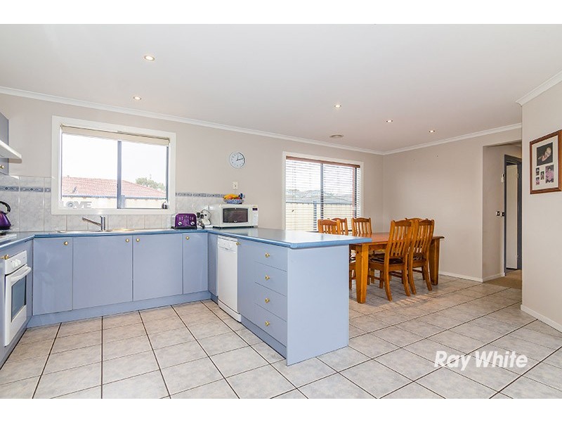 5 Gowrie Place, Cranbourne West VIC 3977