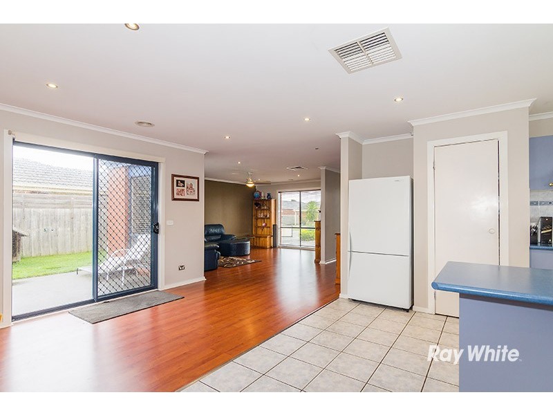 5 Gowrie Place, Cranbourne West VIC 3977
