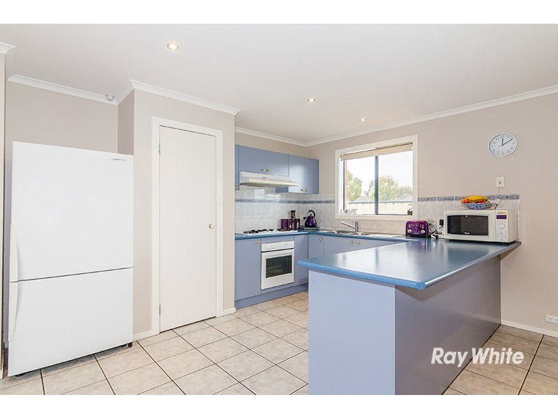 5 Gowrie Place, Cranbourne West VIC 3977