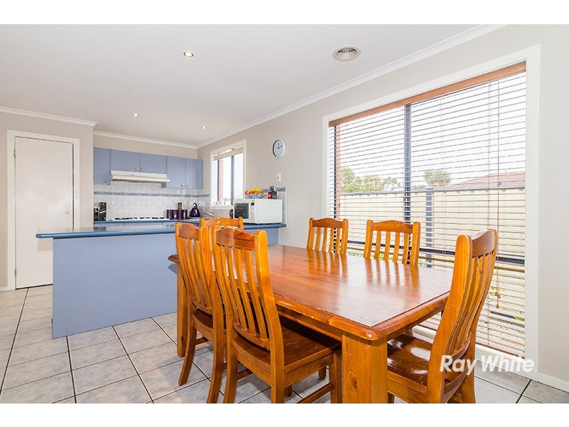 5 Gowrie Place, Cranbourne West VIC 3977
