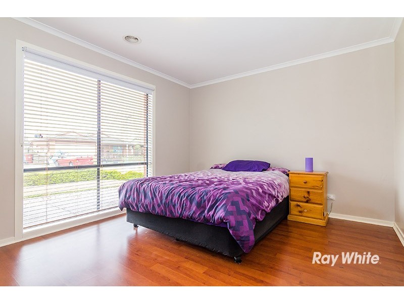 5 Gowrie Place, Cranbourne West VIC 3977