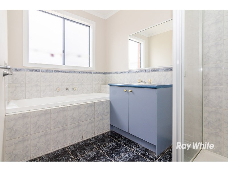 5 Gowrie Place, Cranbourne West VIC 3977