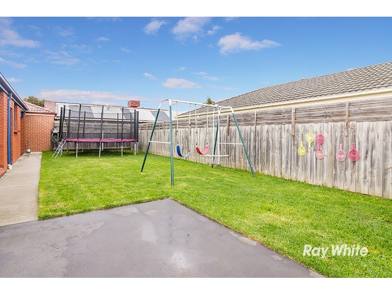 5 Gowrie Place, Cranbourne West VIC 3977