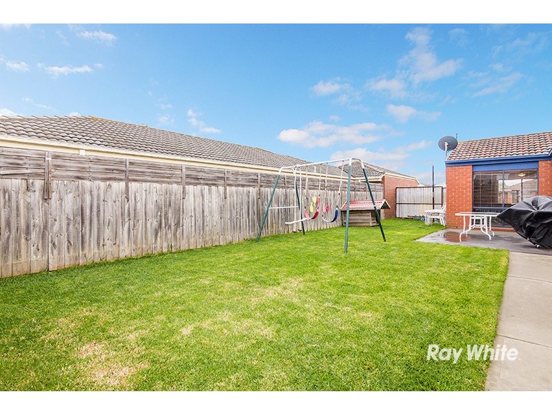 5 Gowrie Place, Cranbourne West VIC 3977