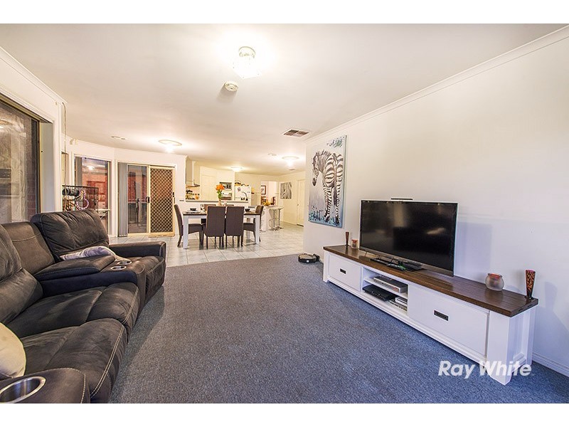 1 Greenbriar Way, Cranbourne West VIC 3977